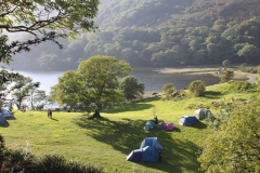 Snowdonia-lakeside-camping-in-private-barn-field_groups